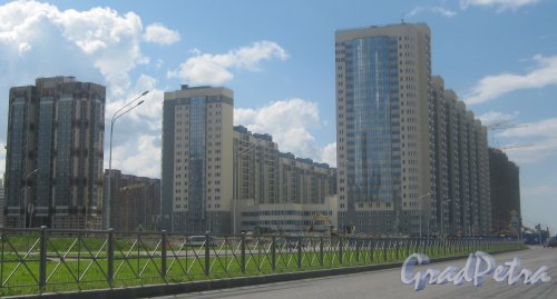 СтроящийсяжК в районе ул. Доблести, дома 7. Вид с ул. Маршала Казакова. Фото 30 мая 2013 г.