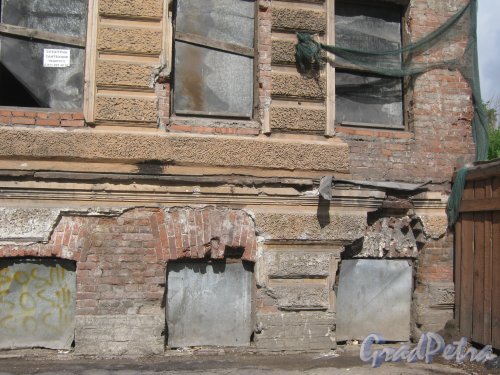 Ул. Черняховского, дом 56. Фрагмент здания. Фото 12 июня 2013 г.