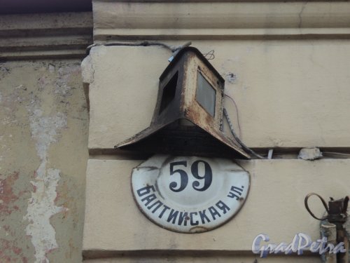 Балтийская улица, дом 59, литера А. Старая табличка с номером дома. Фото 22 августа 2011 г.