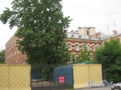 Ул. Черняховского, дом 59. Фрагмент здания. Вид с ул. Черняховского. Фото 12 июня 2013 г.