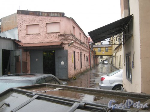 Ул. Черняховского, дом 63-65. Фрагмент здания на внутренней территории. Фото 12 июня 2013 г.