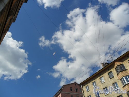 Бумажная улица. Авиашоу 2 июля 2013 года. Многофункциональный истребитель завис в небе...перед крутым пике.