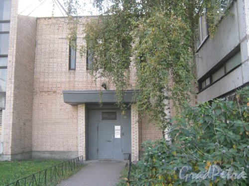Ул. Якорная, дом 9а. Фрагмент здания со стороны фасада. Фото 17 октября 2013 г.
