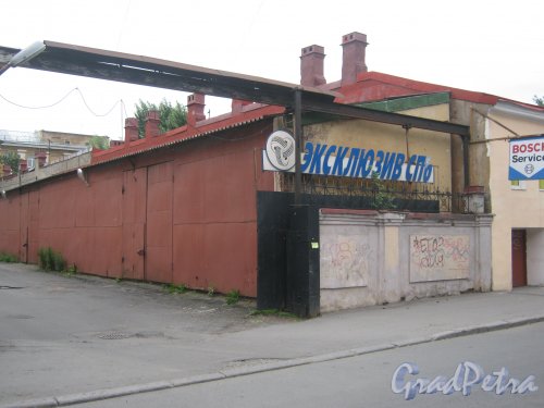 Ул. Черняховского, дом 21. Одно из зданий по данному адресу. Фото 14 июня 2013 г.