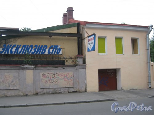 Ул. Черняховского, дом 19 (справа). Общий вид с ул. Черняховского. Фото 14 июня 2013 г.