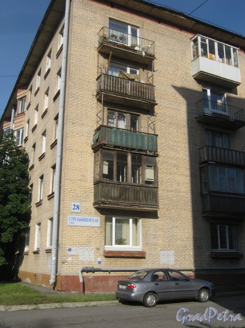 Стрельбищениская ул., дом 28. Общий вид здания с Козловского пер. Фото август 2013 г.