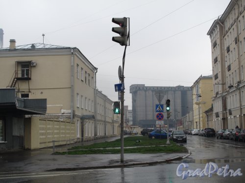 Смоленская улица, дом 18 А. Вид на Хлебозавод со стороны Заозерной улицы. Фото май 2013 года.
