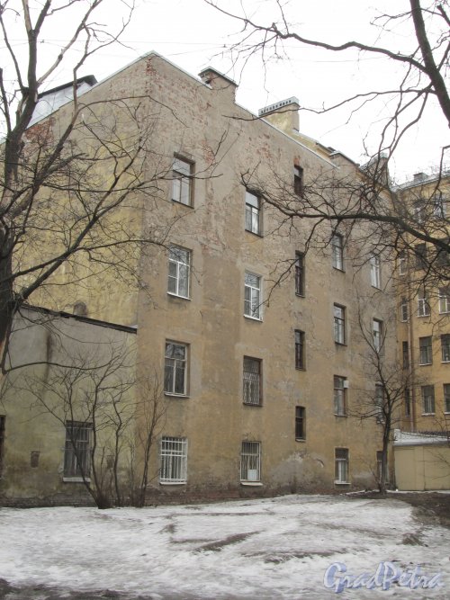 Улица Комиссара Смирнова, дом 4А, литера А. Вид жилого дома со стороны двора дома 3А по Лесному проспекту. Фото 16 марта 2012 года.