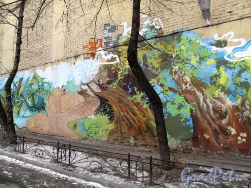 Ул. Ломоносова, д. 18. Двор. Граффити. Фото март 2012 г. 
