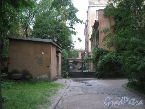 Ул. Черняховского, дом 10. Фрагмент здания. Фото 14 июня 2013 г.