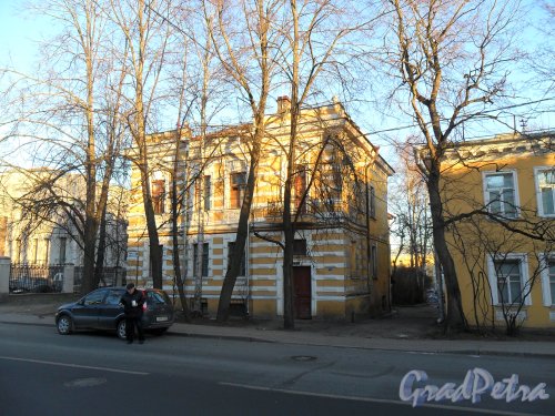 Город Пушкин, Средняя улица, дом 24. Фото ноябрь 2013 года.