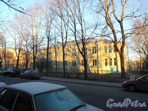 Город Пушкин, Средняя улица, дом 16. Фото ноябрь 2013 года.