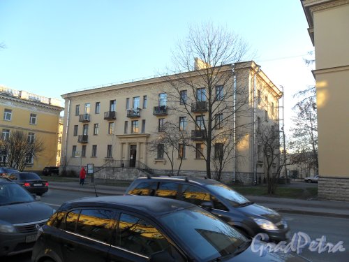 Город Пушкин, улица Конюшенная, дом 37. Фото ноябрь 2013 года.