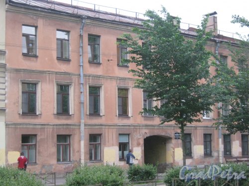 Ул. Черняховского, дом 9. Общий вид здания. Фото 14 июня 2013 г.