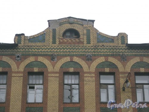 Ул. Черняховского, дом 5. Фрагмент здания. Фото 14 июня 2013 г.
