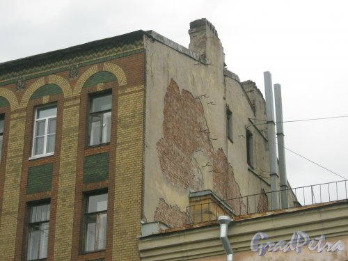 Ул. Черняховского, дом 5. Фрагмент здания. Фото 14 июня 2013 г.
