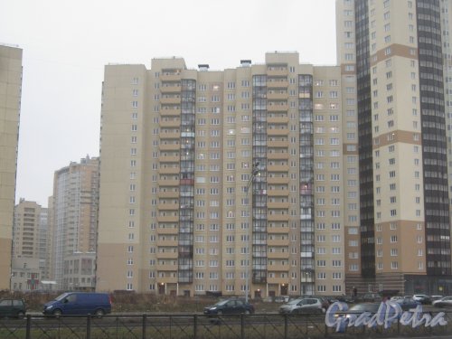 Ул. Маршала Казакова, дом 50, корпус 1. Левая часть здания. Фото 29 декабря 2013 г.

