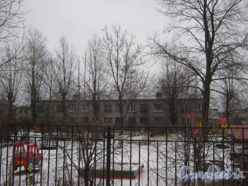 Красное Село (Горелово), ул. Заречная, дом 18. Территория детского сада. детская площадка. Фото 4 января 2014 г.