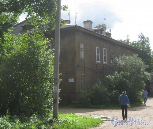 Лен. обл., Гатчинский р-н, г. Гатчина, ул. Чкалова, дом 50. Общий вид здания. Фото август 2013 г.