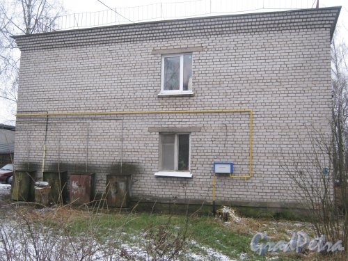 Красное Село (Горелово), ул. Заречная, дом 16. Общий вид со стороны дома 14. Фото 4 января 2014 г.