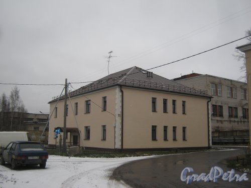 Красное Село (Горелово), ул. Заречная, дом 6. Общий вид со стороны фасада. Фото 4 января 2014 г.