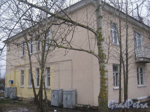 Красное Село (Горелово), ул. Заречная, дом 2. Общий вид со стороны дома 10. Фото 4 января 2014 г.