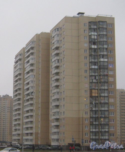 Ул. Маршала Казакова, дом 44, корпус 1, литера А. Общий вид здания с ул. Маршала Казакова. Фото 29 декабря 2013 г.