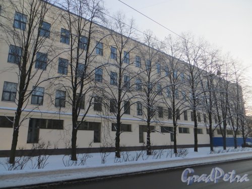 ул. Карбышева, дом 13, лит. О. Фасад административного здания после реконструкции. Фото 24 января 2014 г.