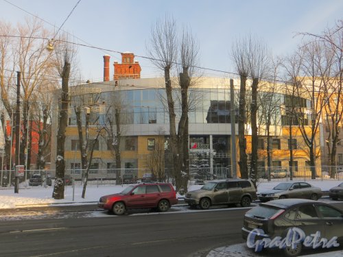 Ул. Чапаева, дом 16, лит. А. Вид от перекрестка улицы Чапаева и улицы Котовского. Фото 24 января 2014 года.