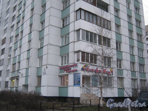 Ул. Маршала Казакова, дом 9, корпус 1. Вид со стороны дома 7. Фото февраль 2014 г.
