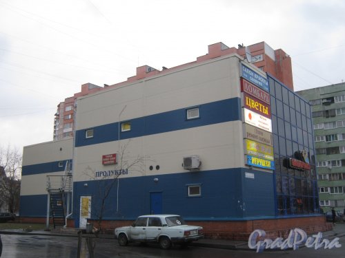 Ул. Маршала Казакова, дом 7. Вид с левой стороны фасада. Фото февраль 2014 г.