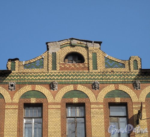 Ул. Черняховского, дом 5. Фрагмент фасада. Фото май 2011 г.