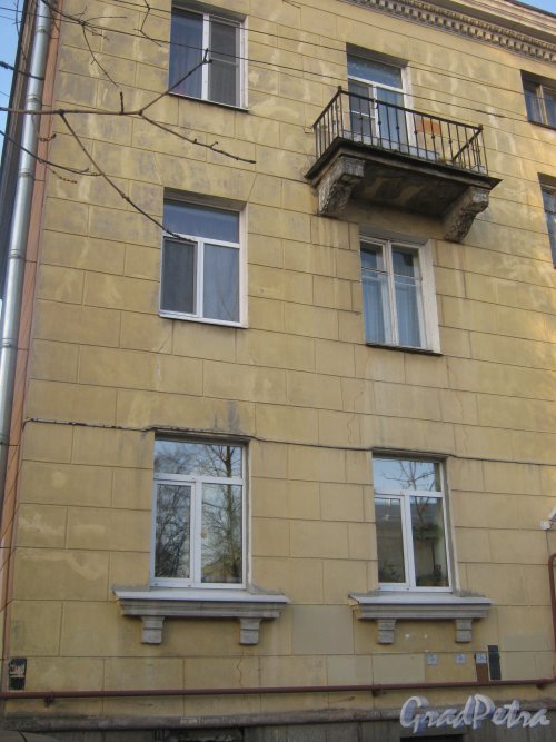 Ул. Зои Космодемьянской, дом 10. Фрагмент здания со стороны двора. Фото 26 февраля 2014 г.