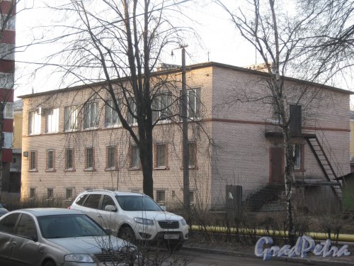 Ул. Зои Космодемьянской, дом 9. Общий вид здания со стороны дома 8. Фото 26 февраля 2014 г.
