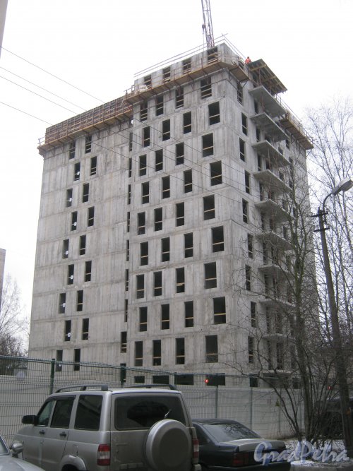 2-Комсомольская ул., участок 7. Одно из зданий строящегося ЖК «САНДЭЙ». Фото 12 января 2014 г.