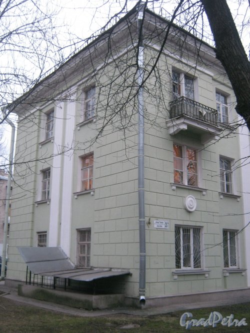 Город Пушкин, ул. Чистякова, дом 7. Фрагмент здания. Фото 1 марта 2014 г.