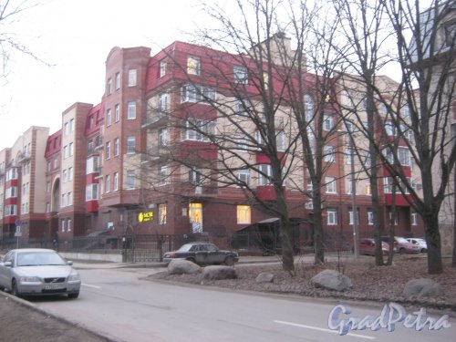 Г. Пушкин, ул. Чистякова, дом 8. Общий вид здания. Фото 1 марта 2014 г.