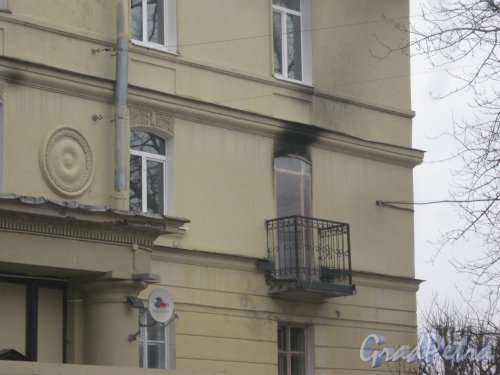 Г. Пушкин, Широкая ул., дом 26. Фрагмент здания. Вид со стороны дома 3. Фото 1 марта 2014 г.
