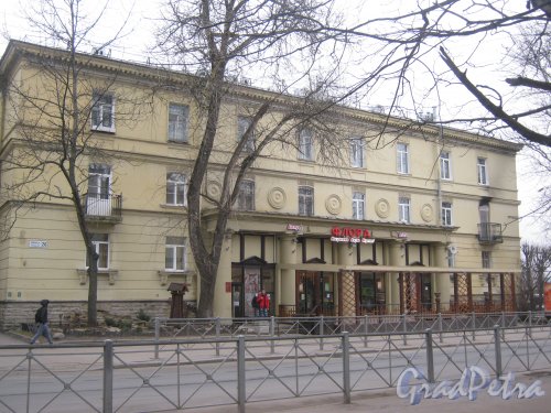 Г. Пушкин, Широкая ул., дом 26. Общий вид со стороны дома 3. Фото 1 марта 2014 г.