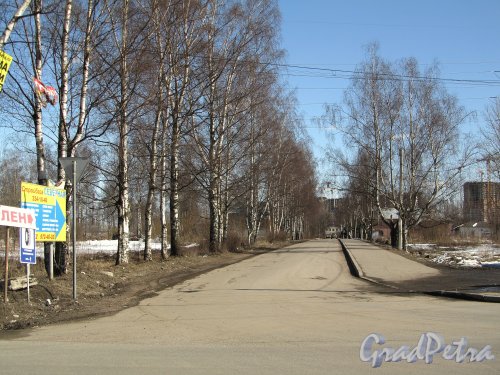 Перспектива улицы Вологдина от Ольгинской дороги в сторону Карьерной улицы. Фото апрель 2012 г.