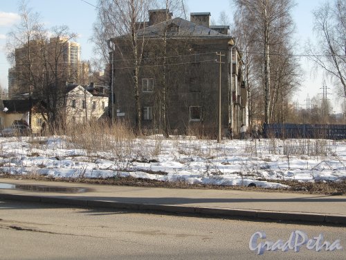 Пустырь на месте дома 3 по улице Вологдина. Фото апрель 2012 г.