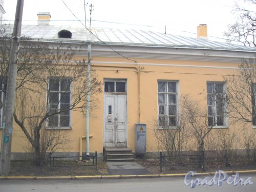 г. Петергоф, ул. Правленская, дом 12. Вид здания со стороны Калининской ул. Фото 27 марта 2014 г.