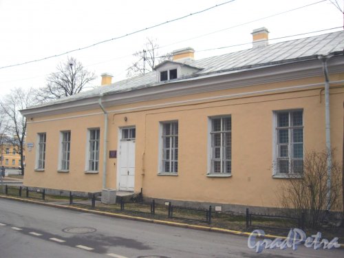 г. Петергоф, ул. Правленская, дом 12. Фрагмент здания со стороны Калининской ул. Фото 27 марта 2014 г.