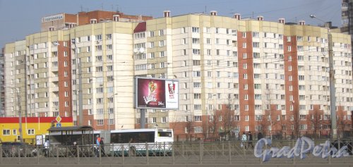 Ул. Ярослава Гашека, дом 24, корпус 1. Общий вид с Бухарестской ул. Фото 28 февраля 2014 г.