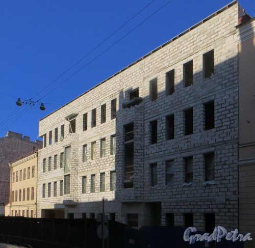 Ул. Верейская, дом 50, лит. А. Строительство административного здания. Вид со стороны Обводного канала. Фото 9 апреля 2014 года.