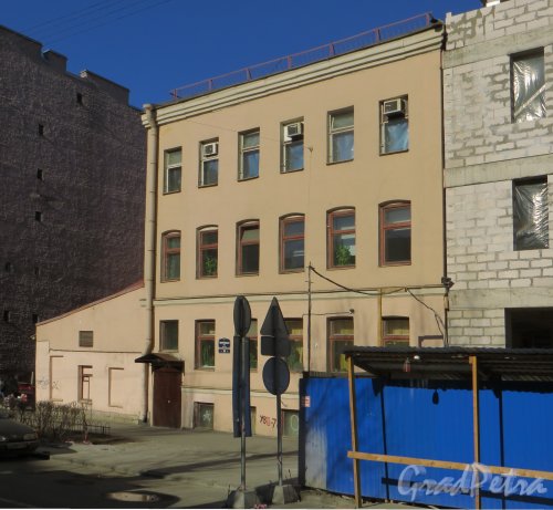Верейская ул., д. 50. Фасад здания. Фото 9 апреля 2014 года.