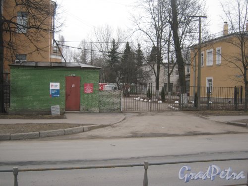 Г. Пушкин, ул. Жуковско-Волынская, дом 2. Въезд на территорию. Фото 1 марта 2014 г.