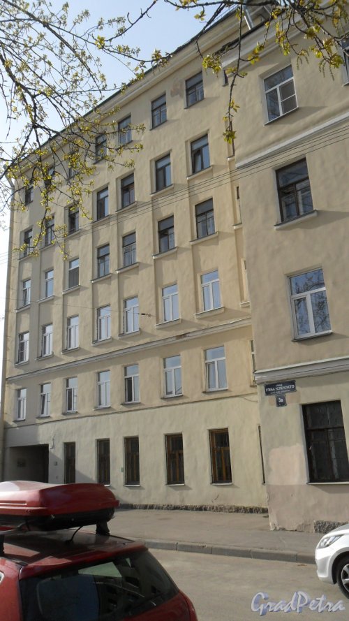 Улица Глеба Успенского, дом 5. Фото 30 апреля 2014 года.