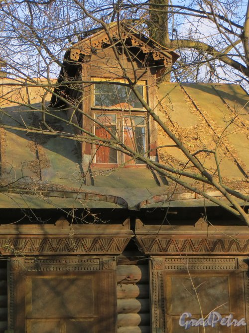 Софийская ул. (Шувалово), д. 5. Фрагмент фасада. Фото апрель 2014 г.