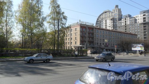 Торжковская улица, дом 3. Гостиница "Выборгская". Фото 7 мая 2014 года.
